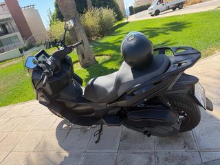 QJ Motor Maxi Scooter Negra