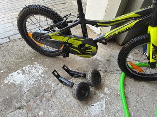 Bicicleta Infantil Giant Negra y Verde