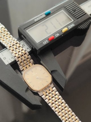 Omega De Ville Reloj Suizo Dorado y Plateado