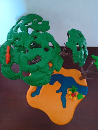 Paisaje Playmobil con árboles y río