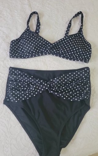 Bikini azul marino con lunares