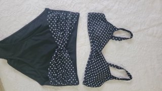 Bikini azul marino con lunares