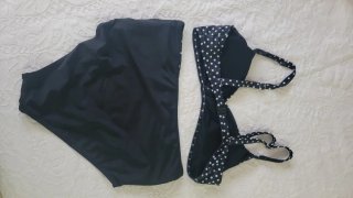 Bikini azul marino con lunares
