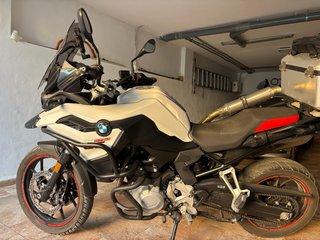 BMW F750GS Adventure con cúpula alta defensas latl