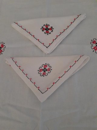 Mantel bordado a mano 1978