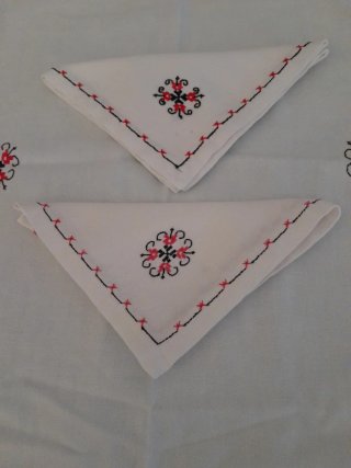 Mantel bordado a mano 1978