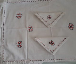 Mantel bordado a mano 1978