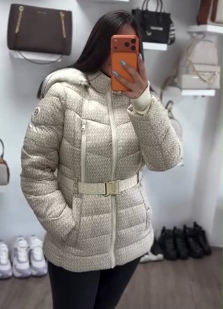 Abrigo Michael Kors Beige con Logo