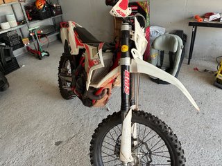 Beta Moto Enduro/Motocross Roja y Blanca