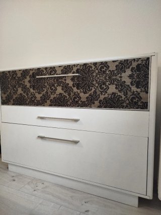 Aparador de diseño blanco y marrón