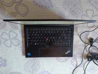 Lenovo Thinkpad E14 Intel Core i5 (golpe esquina)