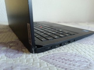 Lenovo Thinkpad E14 Intel Core i5 (golpe esquina)