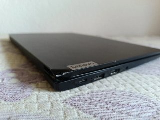 Lenovo Thinkpad E14 Intel Core i5 (golpe esquina)