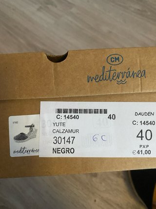 Alpargatas Mediterránea negras y beige