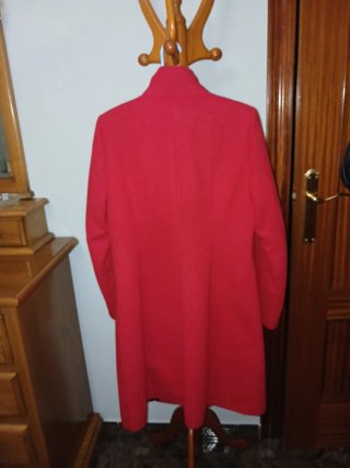 Abrigo de paño rojo