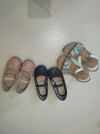 Lote 4 pares zapatitos niña