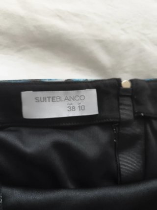 Falda estampada fruncida azul y negro talla 38