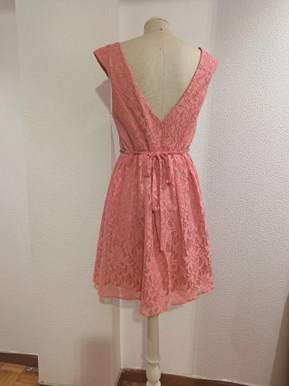 Vestido de cóctel rosa con pedrería
