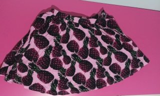 Falda rosa con estampado de piñas