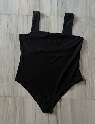 Body negro de tirantes anchos H&M