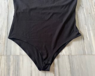 Body negro de tirantes anchos H&M