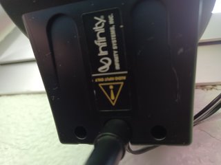Altavoces Infinity con peana