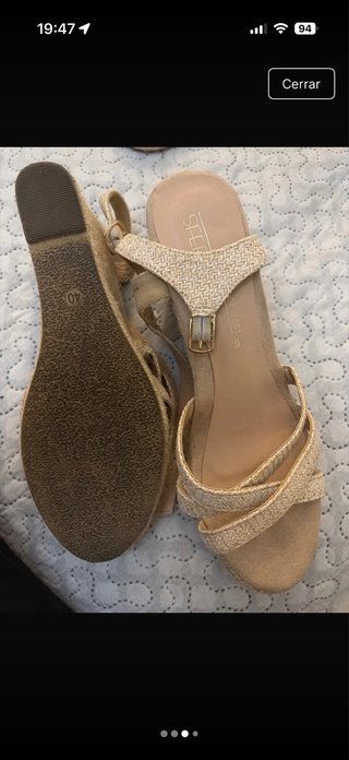 Sandalias cuña beige y doradas talla 40