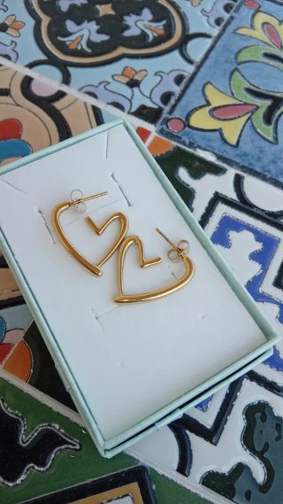 Orecchini a forma di cuore dorati