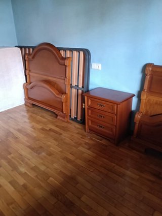 Dormitorio 2 camas, mesita y espejo