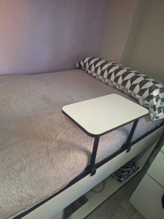 Cama con cajones de gran almacenaje y mesa auxilia