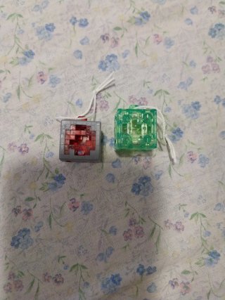 Figuras Minecraft Bloques Rojos y Verdes