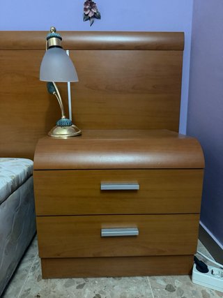 Cabecero y mesitas de madera