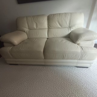Sofá de 2 plazas de cuero beige