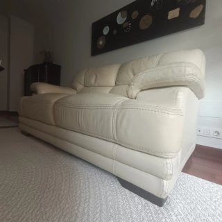 Sofá de 2 plazas de cuero beige
