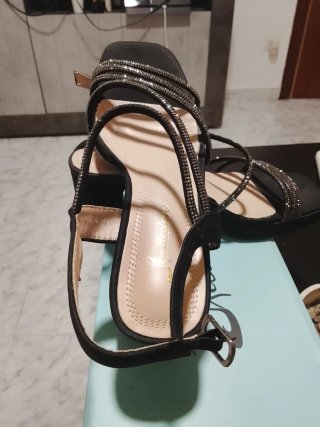 Sandalias Restissimo Tacón Brillante Negro