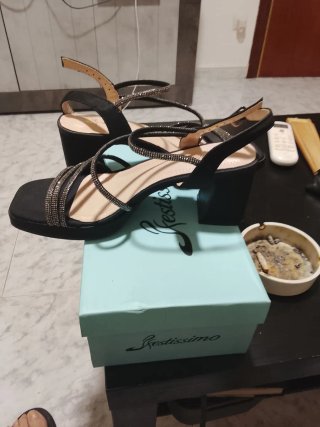 Sandalias Restissimo Tacón Brillante Negro