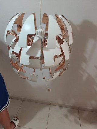 Lámpara colgante diseño moderno blanco y dorado