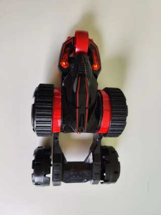 Coche teledirigido RC negro y rojo
