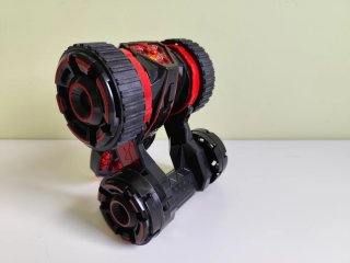 Coche teledirigido RC negro y rojo