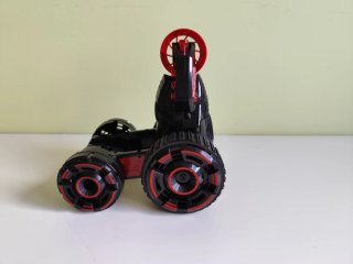 Coche teledirigido RC negro y rojo