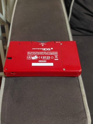 Nintendo DSi Roja con Cargador y Caja
