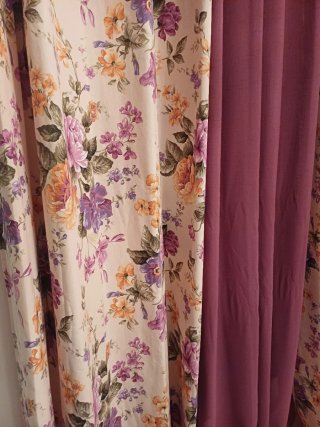 Cortinas florales, visillo buganvilla y cojines