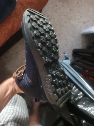 Botas de frío negras y marrones