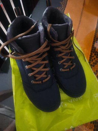 Botas de frío negras y marrones
