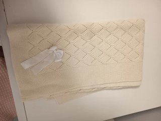 Toquilla  tejida para bebé color crema
