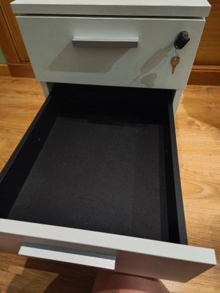 Cajonera de oficina gris y blanca