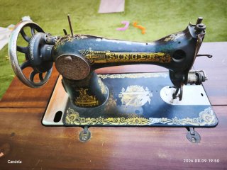 Máquina de coser Singer antigua