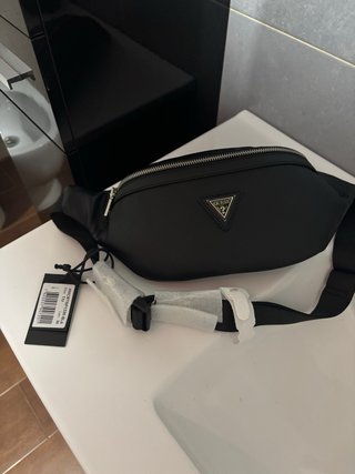 Riñonera Guess Negra