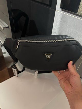 Riñonera Guess Negra