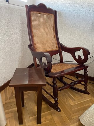 Mecedora antigua madera maciza rejilla vintage